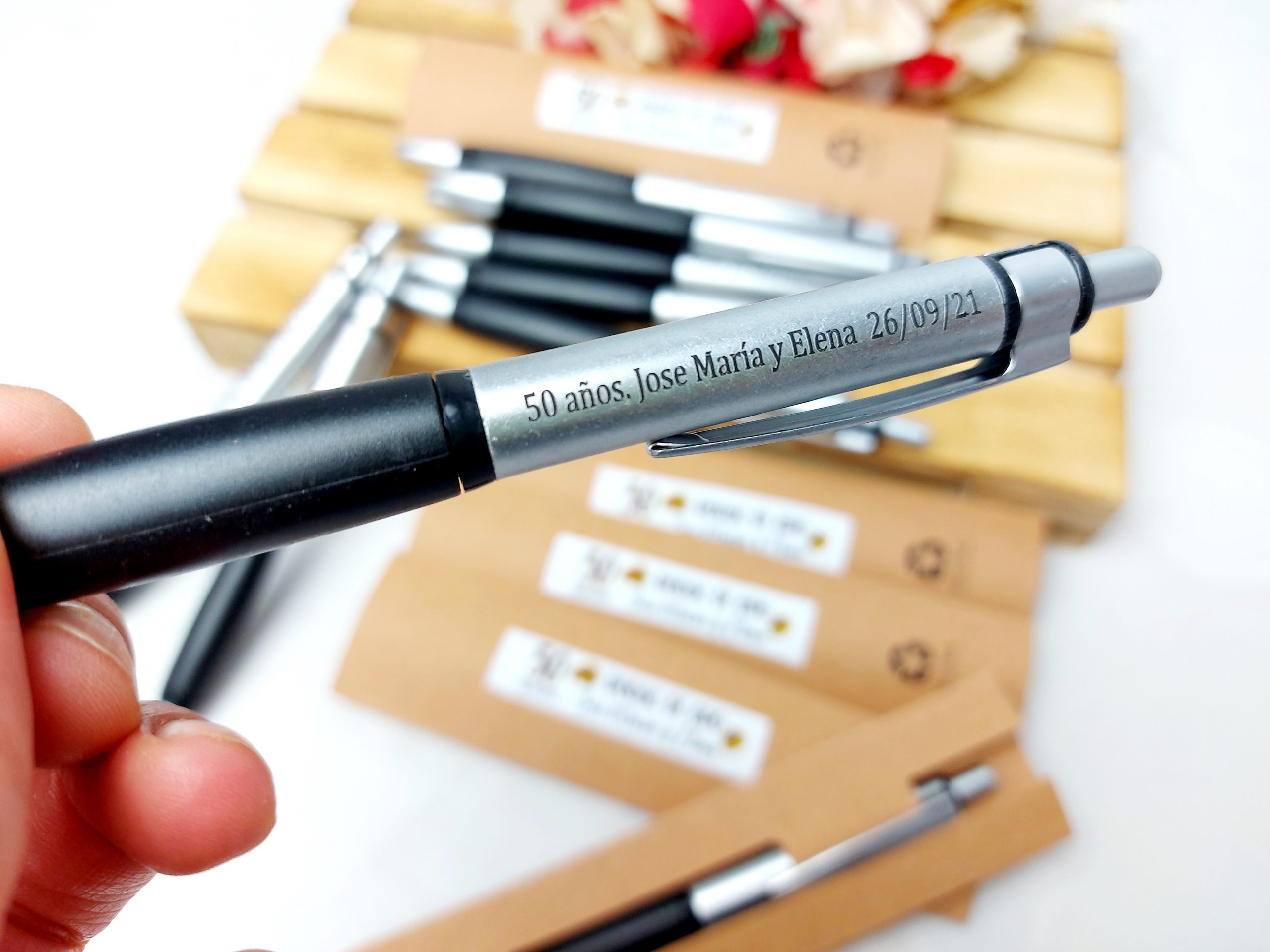 Bolígrafo personalizado con láser para detalles de invitados - Imagen 2