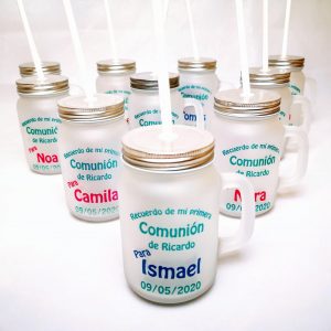 Jarra transparente con pajita