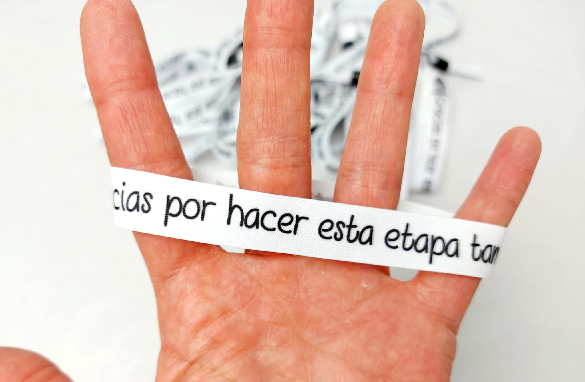 Pulseras tela para alumnos - Imagen 3