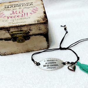 Pulsera cordon fino negro en caja madera
