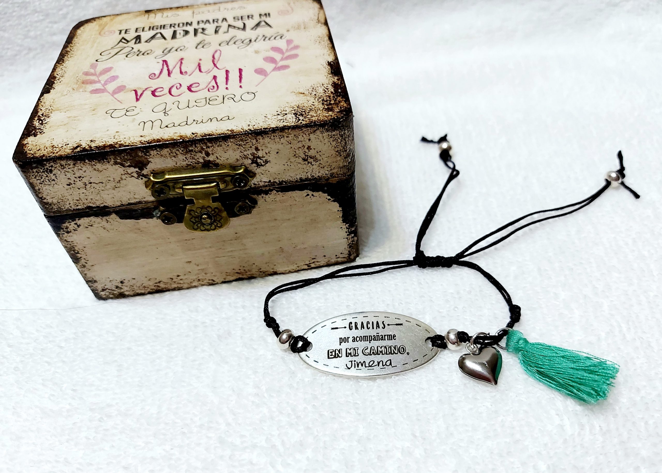Pulsera cordon fino negro en caja madera
