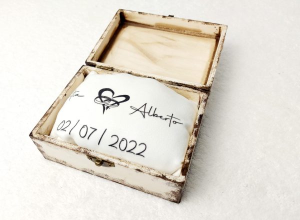 Caja porta alianzas de madera - Imagen 12