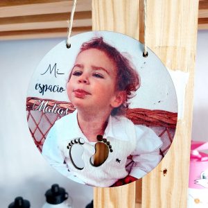 Placa de madera puerta pies