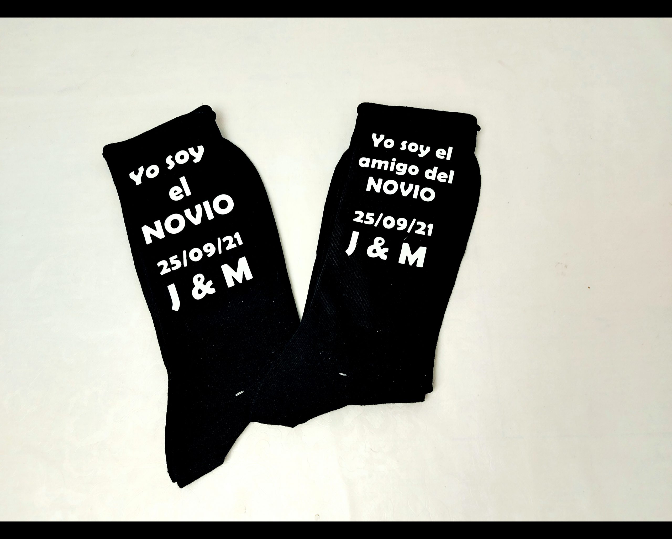 Calcetines con texto negro