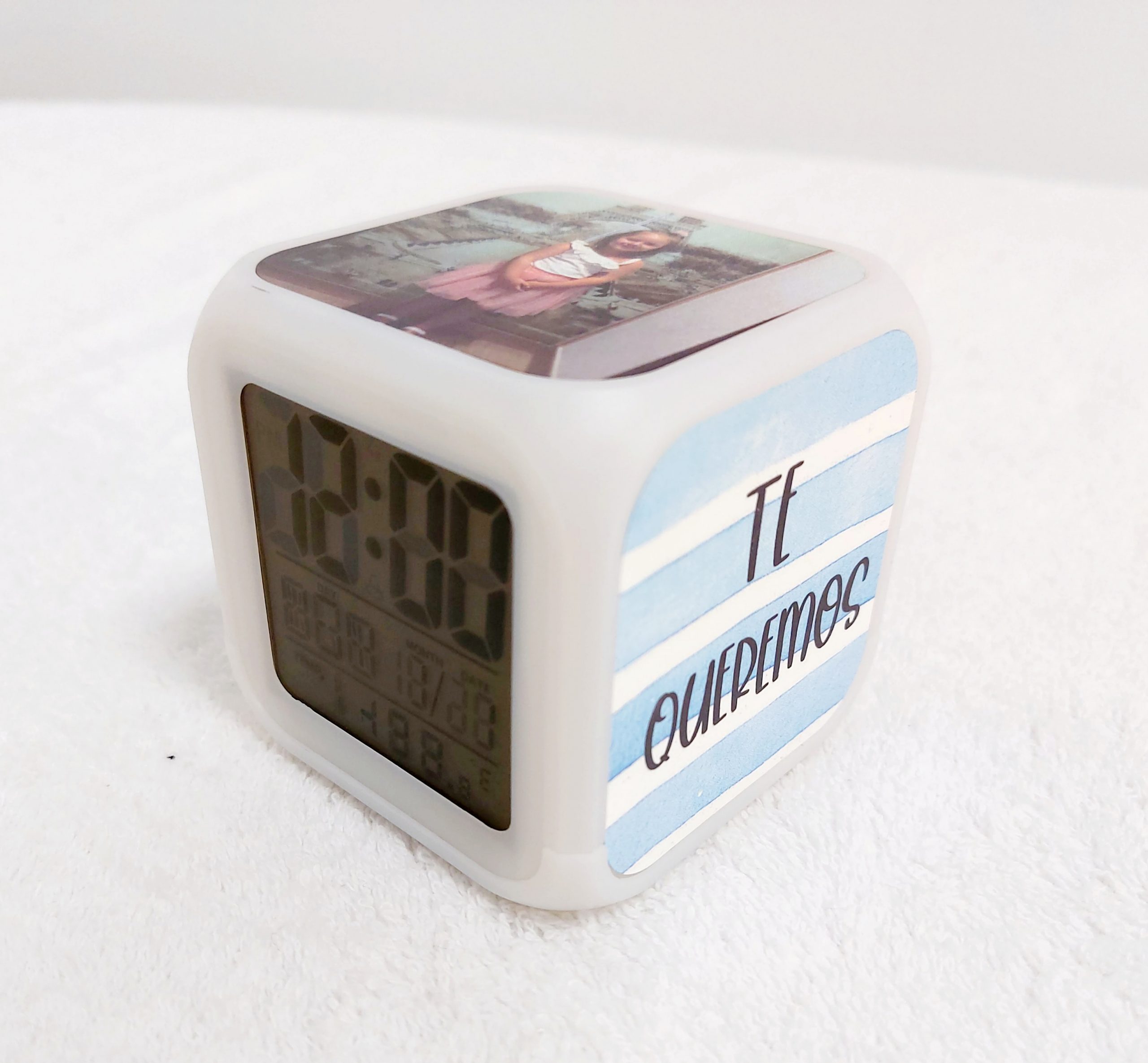 Reloj despertador con luz de colores - Imagen 4