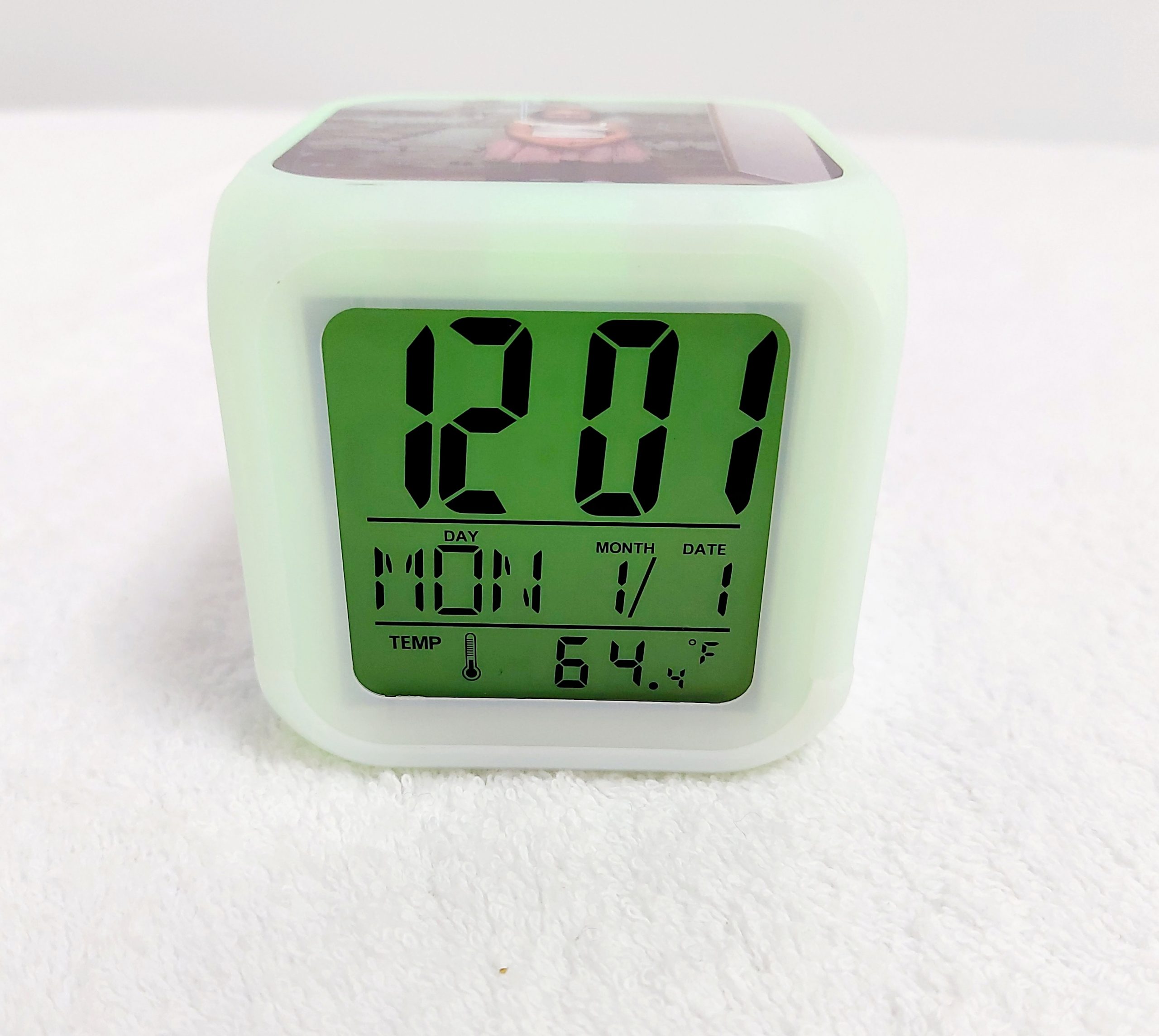 Reloj despertador con luz de colores - Imagen 2