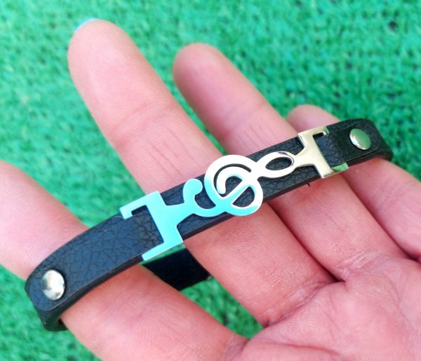 Pulsera hombre cuero negro y clave de sol - Imagen 3