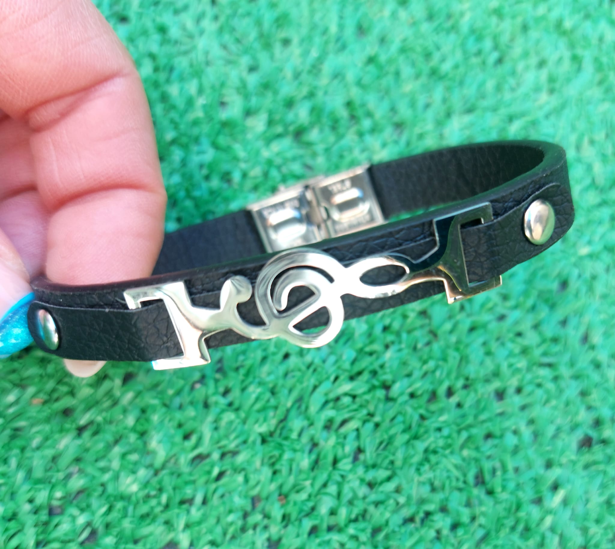 Pulsera hombre cuero negro y clave de sol - Imagen 2