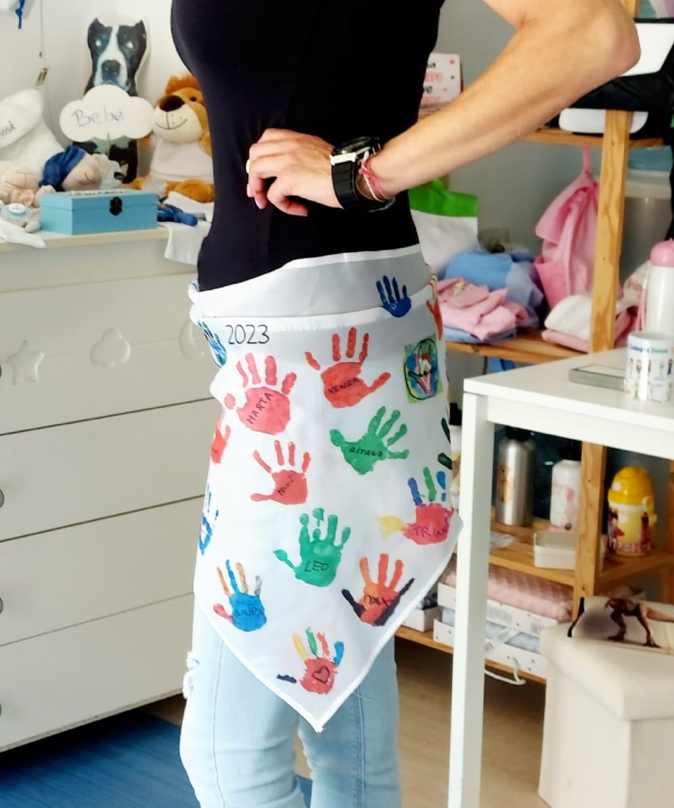 Pañuelos alumnos manos - Imagen 4