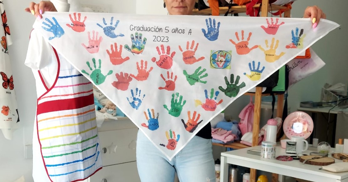 Pañuelos alumnos manos - Imagen 3
