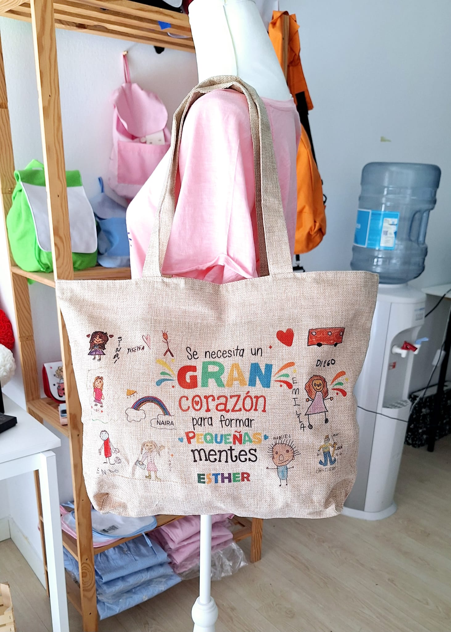 Bolso lino con neceser. Gran corazón.. y dibujos de alumnos