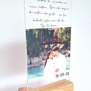 Lámpara de metacrilato + base de madera con luz novios