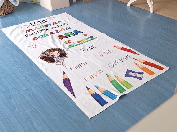 Toalla esta maestra enseña con el corazón - Imagen 2