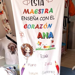 Toalla esta maestra enseña con el corazón