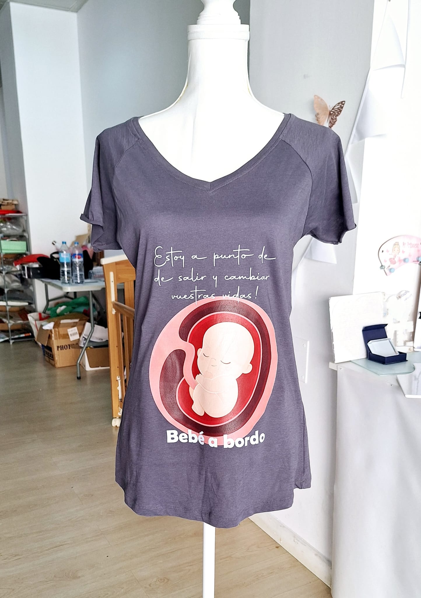 camiseta bebé a bordo útero - Imagen 2