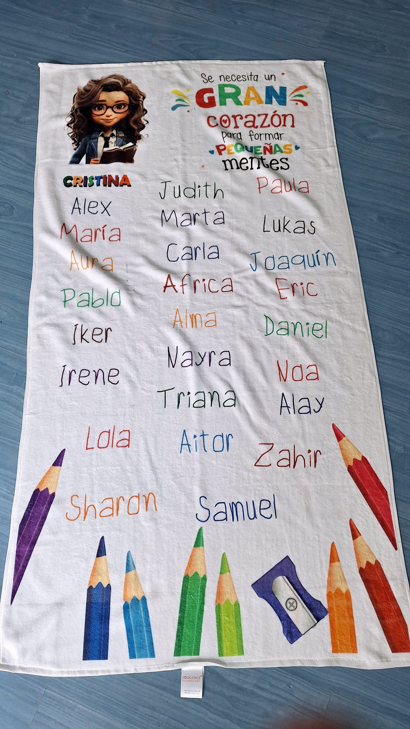 Toalla lapiz colores nombre alumnos