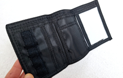 monedero gris niño tela